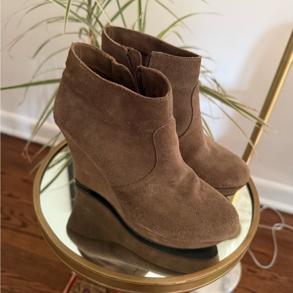 BROWN SUEDE ANKLE BOOTS